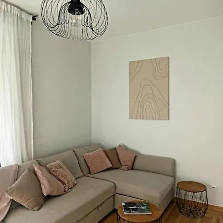 Apartmán Apartament 2 Rooms, Near Merto I Park